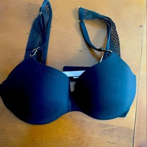 34D Incredible by Victoria’s Secret convertible to J hook racer back